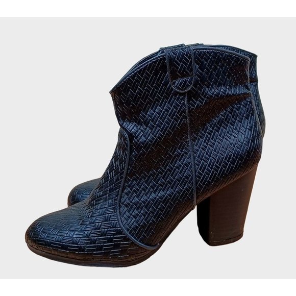 Qupid Size 7 Black Chunk Heel Pull On Women's Booties - Picture 3 of 7